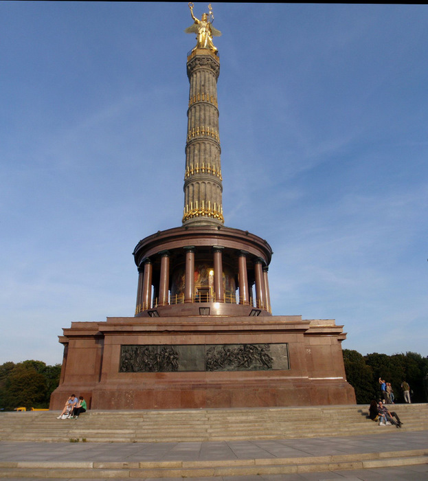 The Siegess&auml;ule is Huge.